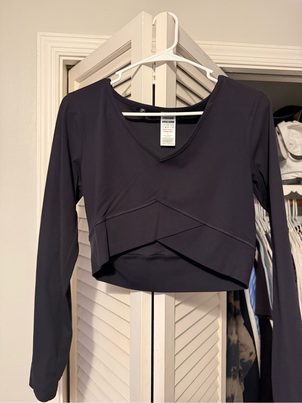 Long Sleeve Black V-Neck Cropped Top - Gymshark
